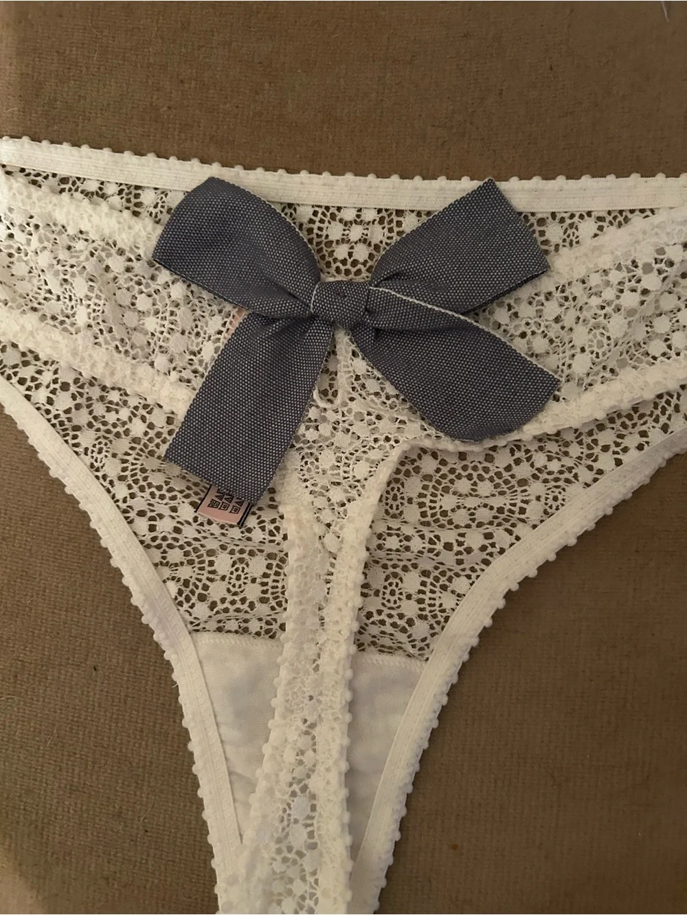 Victoria’s Secret Dream Angel XL White Lace Thong Panty Blue Bow